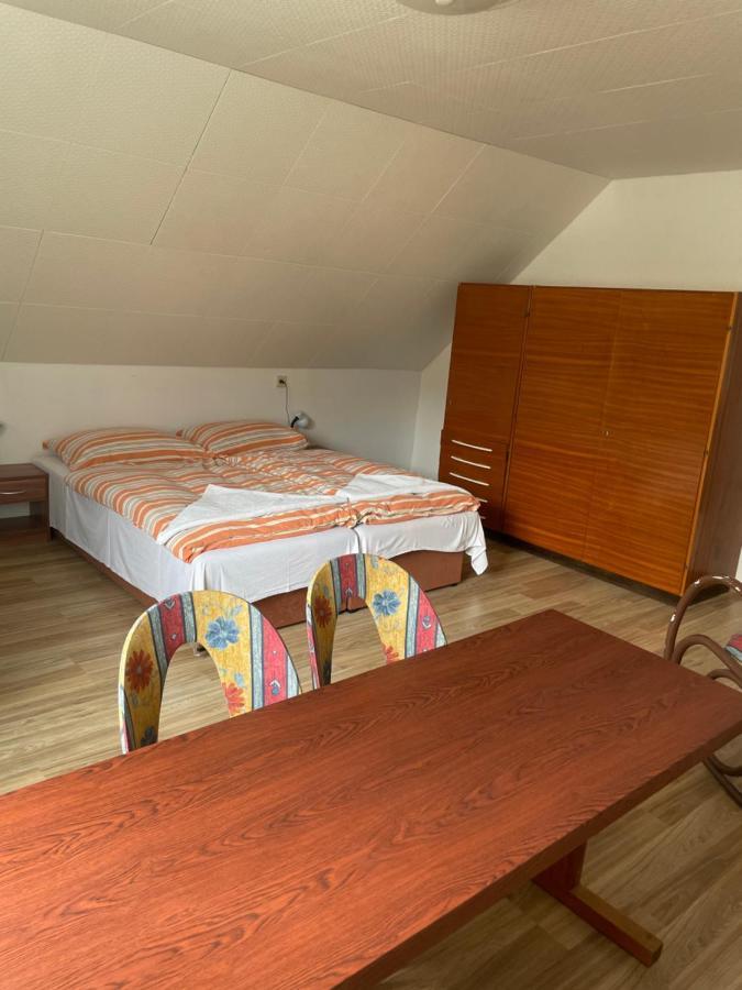 Penzion Fontana Hotel Náměšť nad Oslavou Buitenkant foto