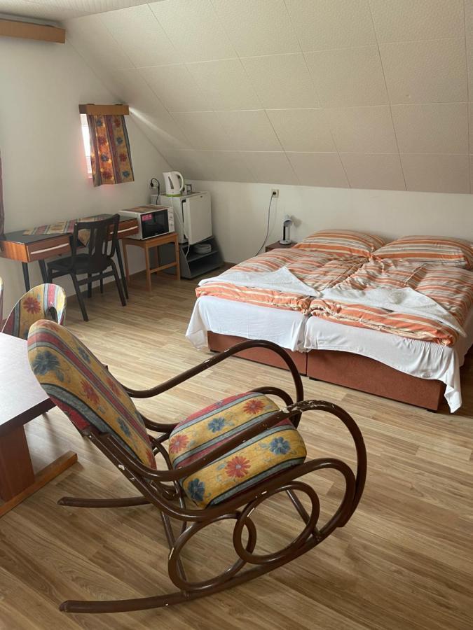 Penzion Fontana Hotel Náměšť nad Oslavou Buitenkant foto