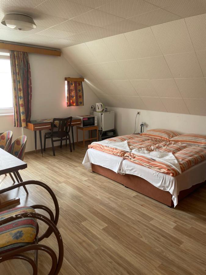 Penzion Fontana Hotel Náměšť nad Oslavou Buitenkant foto