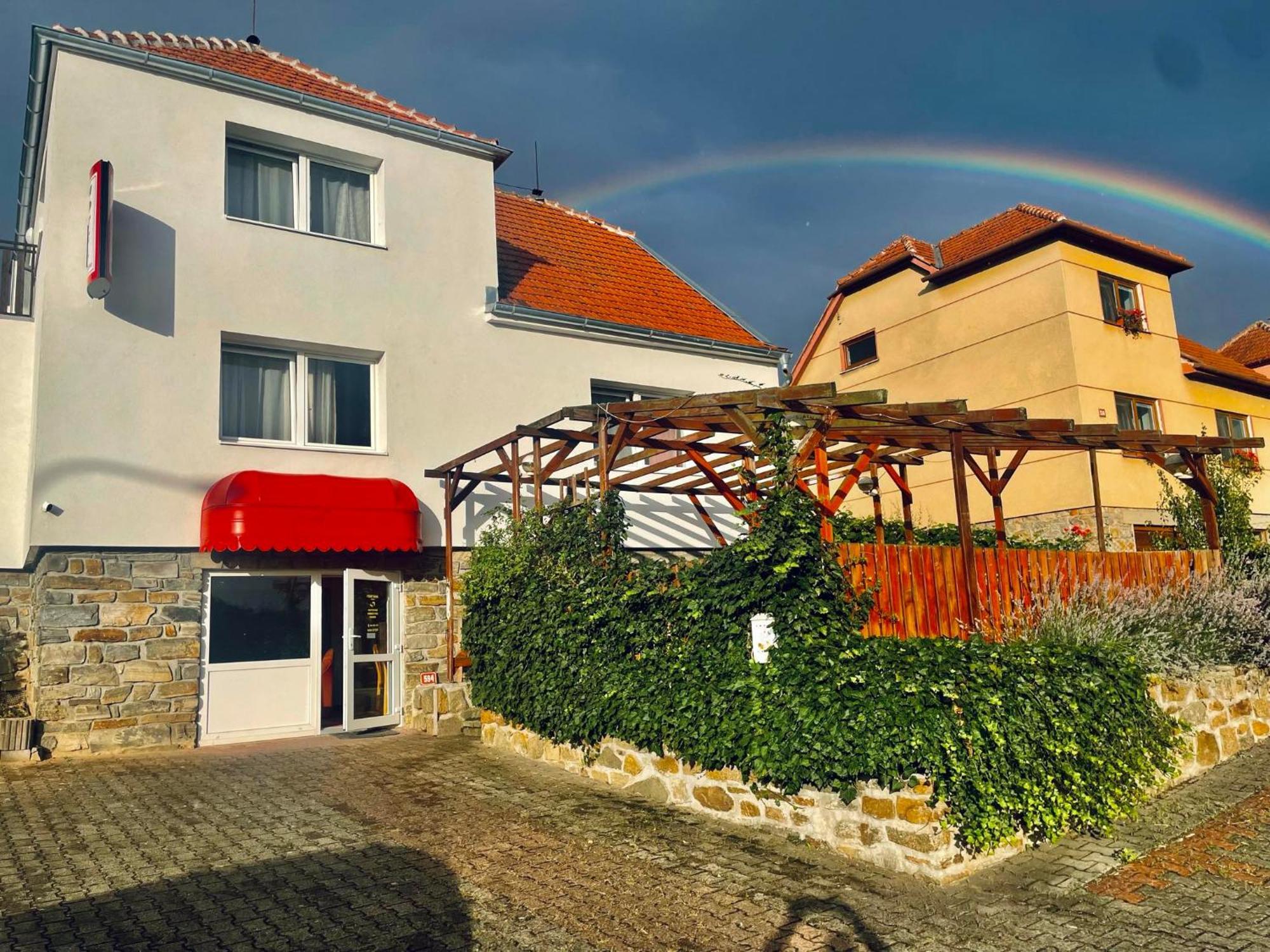 Penzion Fontana Hotel Náměšť nad Oslavou Buitenkant foto
